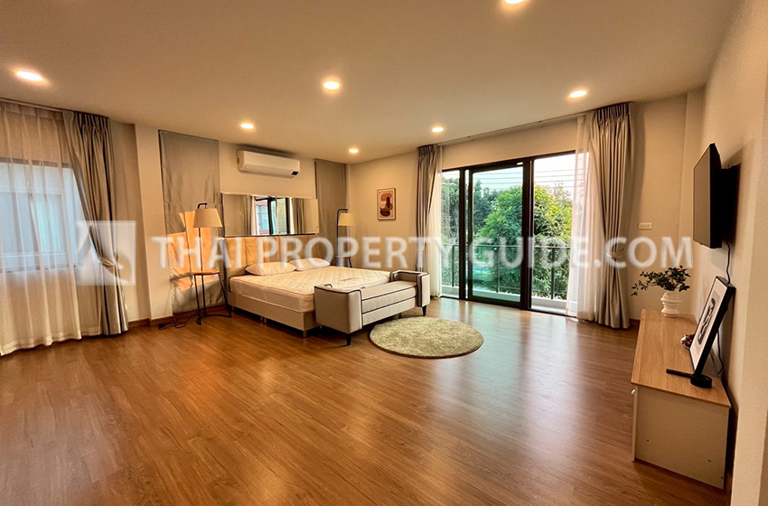 House with Shared Pool in Bangnatrad 